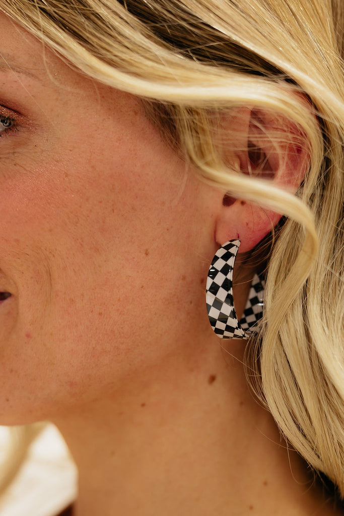 Checkered Hoop Earrings-Black/White