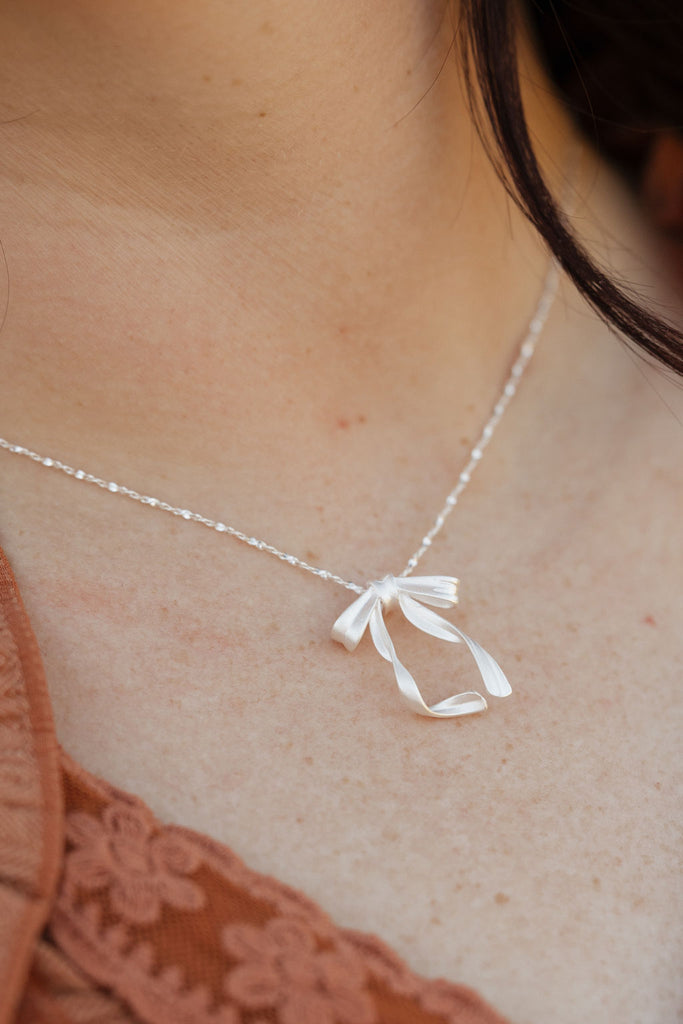 Detailed Bow Necklace-Silver