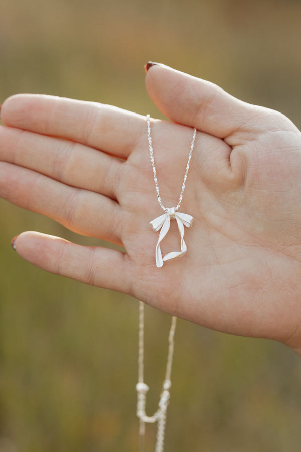 Detailed Bow Necklace-Silver